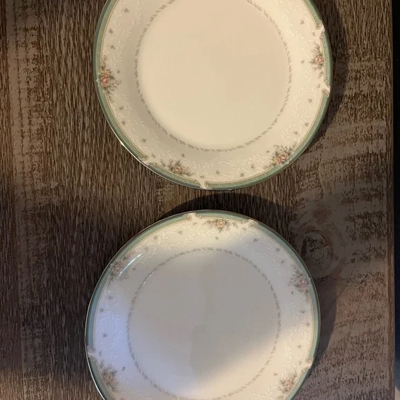 Noritake Greenbrier Porcelain Floral Bread Plates White Green Set of Four - Picture 6 of 6